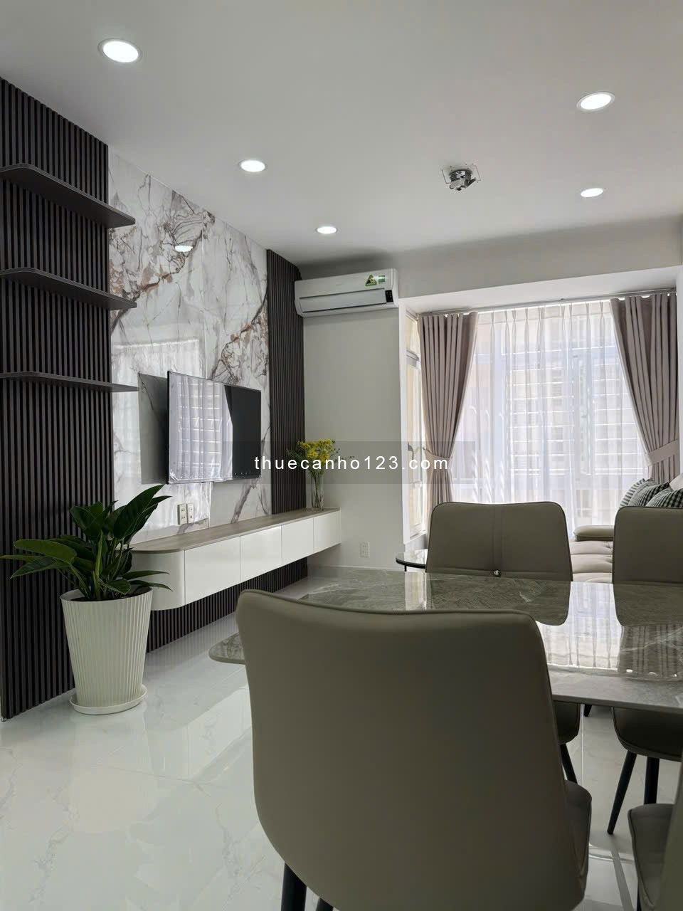 Còn vài căn cho thuê từ 12 triệu/tháng, em cũng hỗ trợ tìm nhà khu vực khác