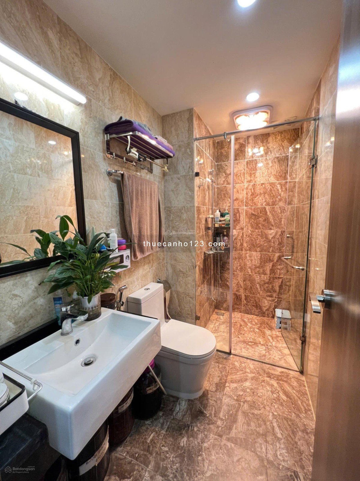 Cho thuê CC Sky Central, 176 Định Công, 104m2, 3PN, 2WC, Full đồ