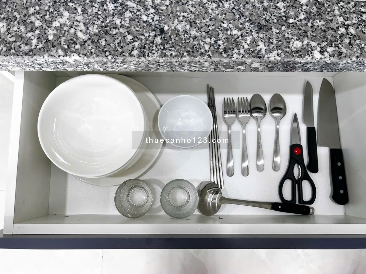 Cho thuê căn hộ đường Nguyễn Gia Trí - DT 40m2, bancol, nội thất đầy đủ từ A-Z