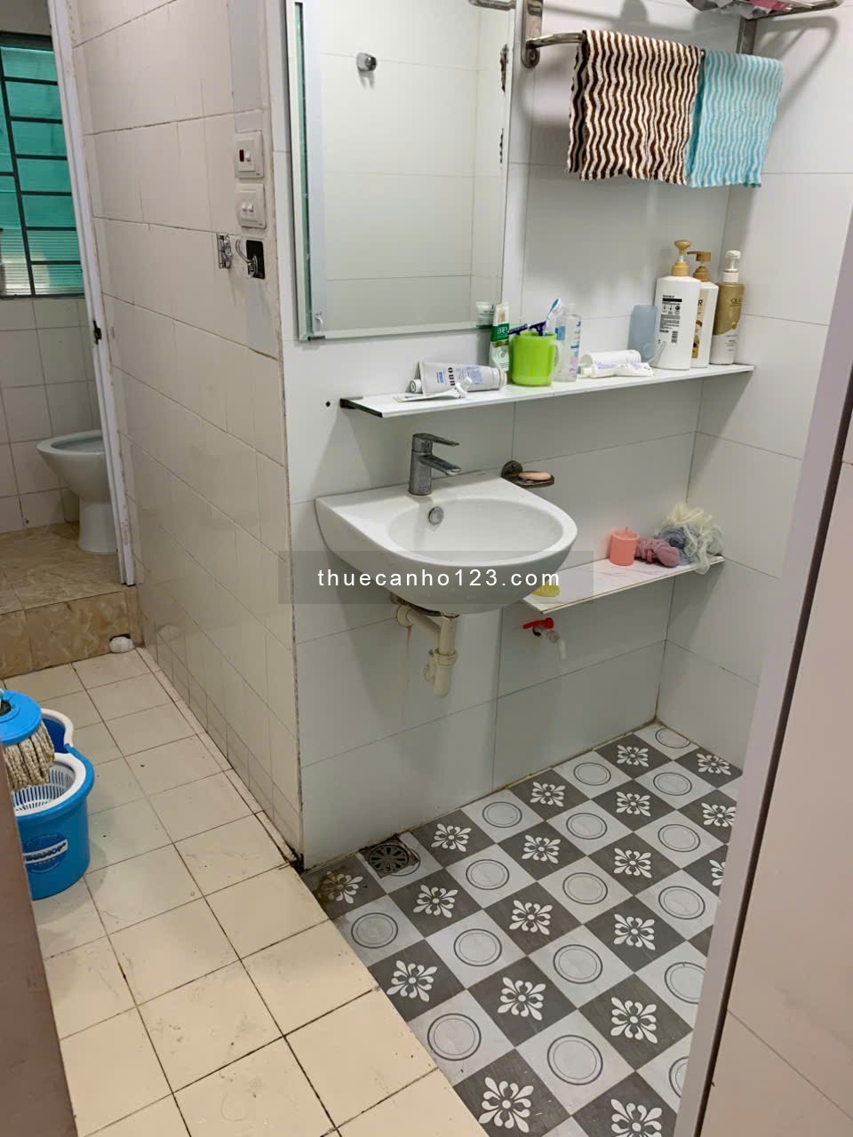 Chính chủ cho thuê căn hộ 3 phòng 60m đủ nội thất D1 Giảng Võ