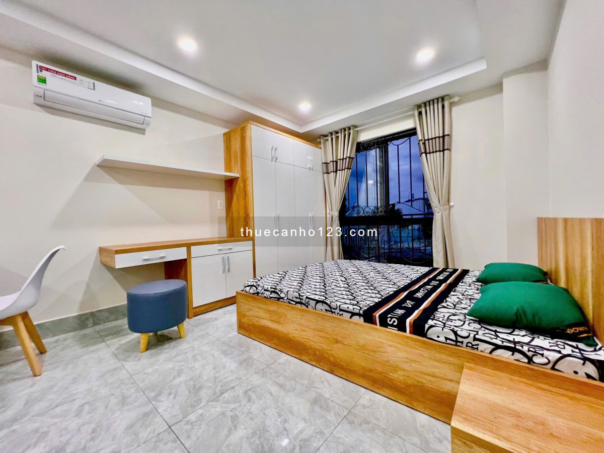 Nhượng phòng 2 ban công gần ĐH Văn Lang & HUTECH