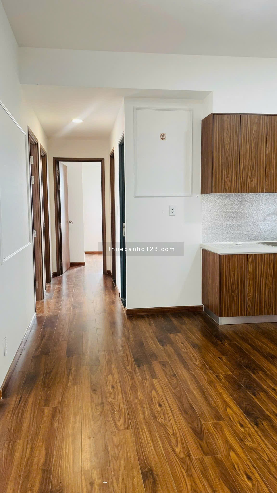 Thuê ngay căn hộ 3pn - 2wc có máy lạnh, máy nước nóng, rèm bếp chỉ 12tr/ tháng tại akari city bìnhân