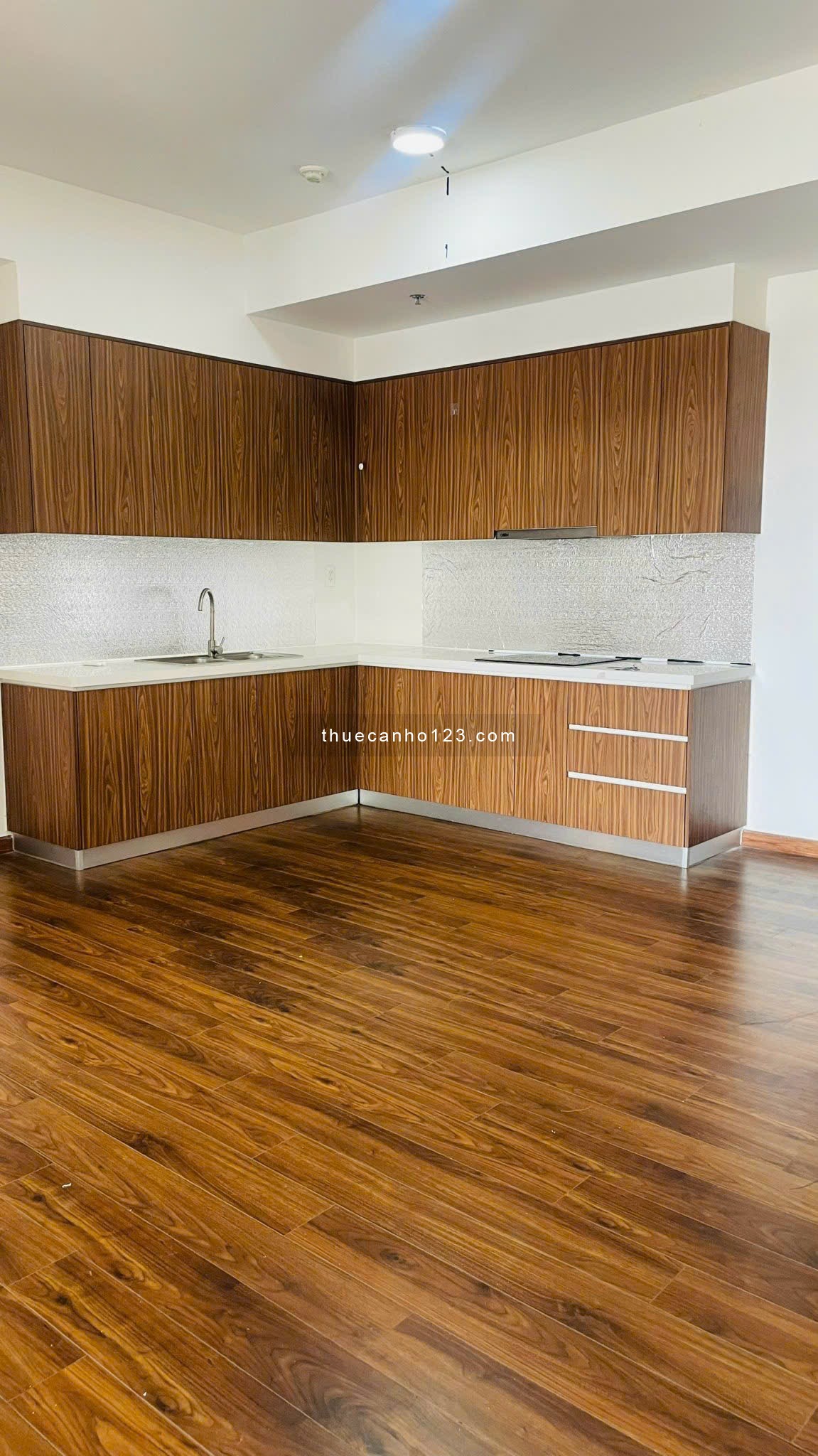 Thuê ngay căn hộ 3pn - 2wc có máy lạnh, máy nước nóng, rèm bếp chỉ 12tr/ tháng tại akari city bìnhân