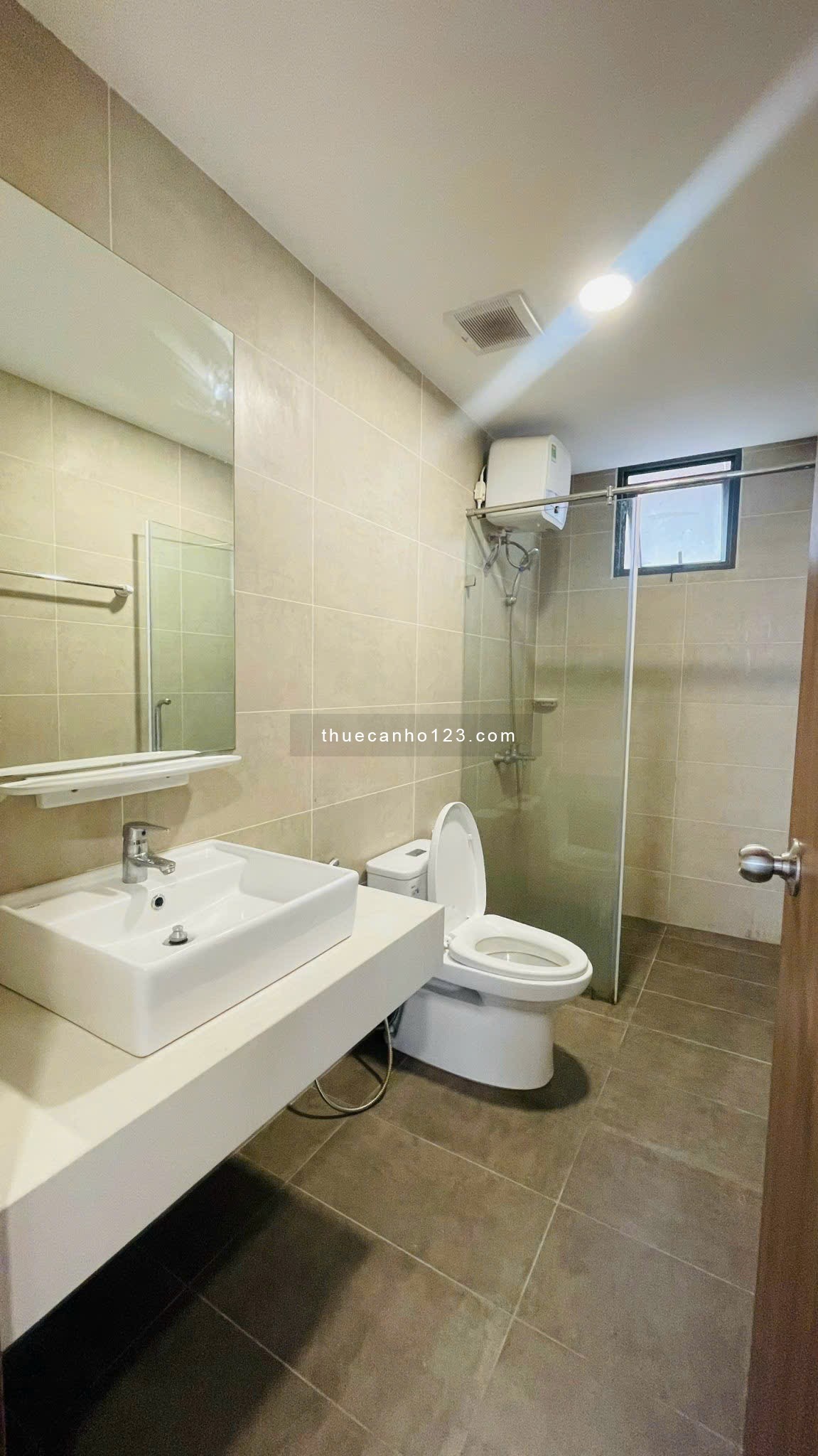 Thuê ngay căn hộ 3pn - 2wc có máy lạnh, máy nước nóng, rèm bếp chỉ 12tr/ tháng tại akari city bìnhân