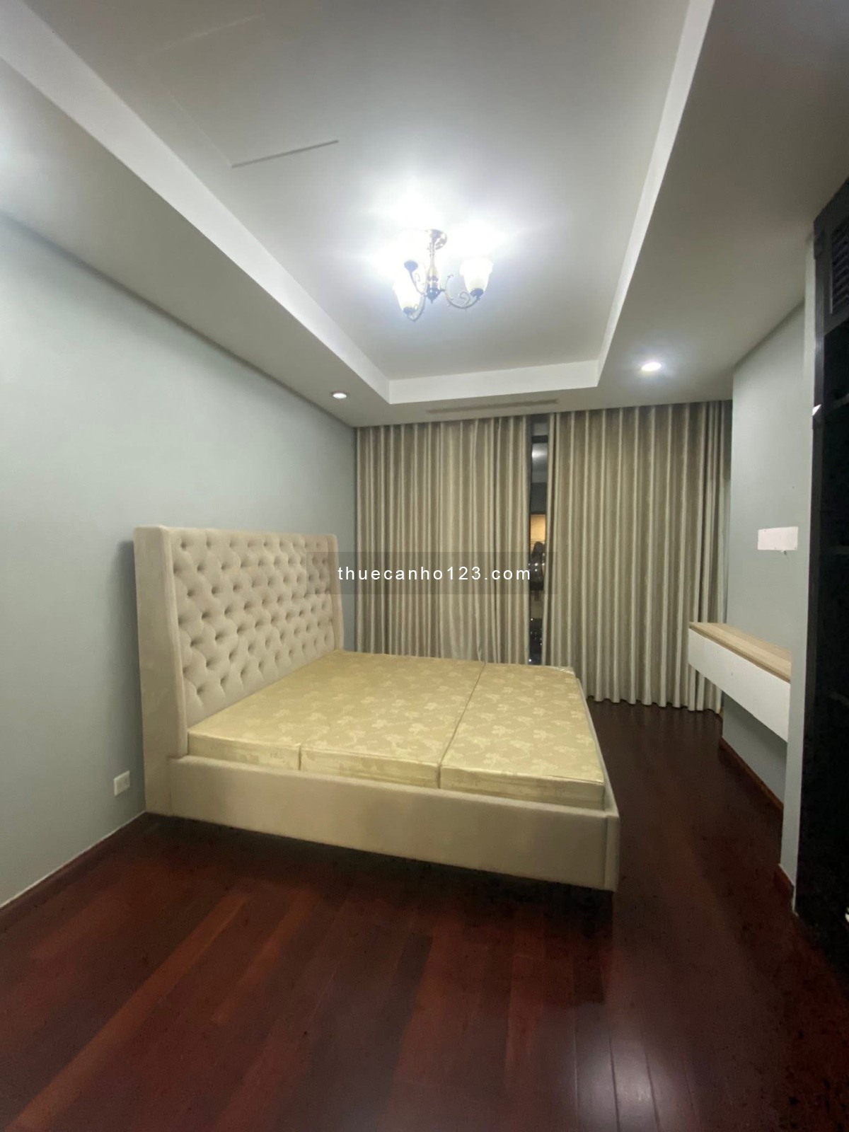 Cho thuê 3 ngủ giá rẻ tại ROYAL CITY