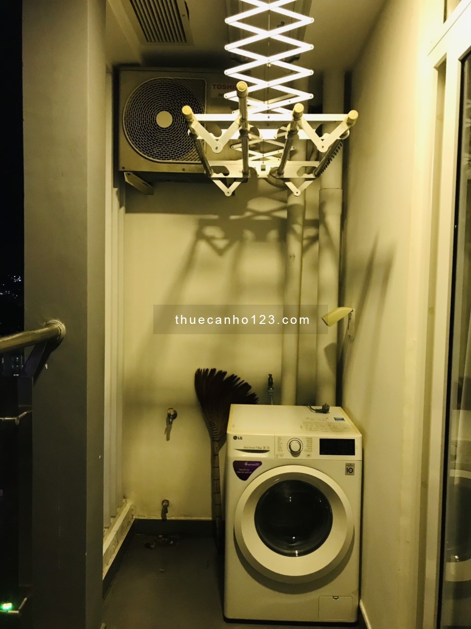 Cho thuê căn hộ 2PN, 2 NVS, phòng khách full nội thất cao cấp tại chung cư Hưng Phát 2 Silver star