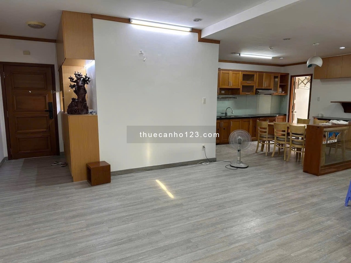 Cho thuê căn hộ Phú Hoàng Anh 3pn 3wc nhà đẹp, vào ở ngay