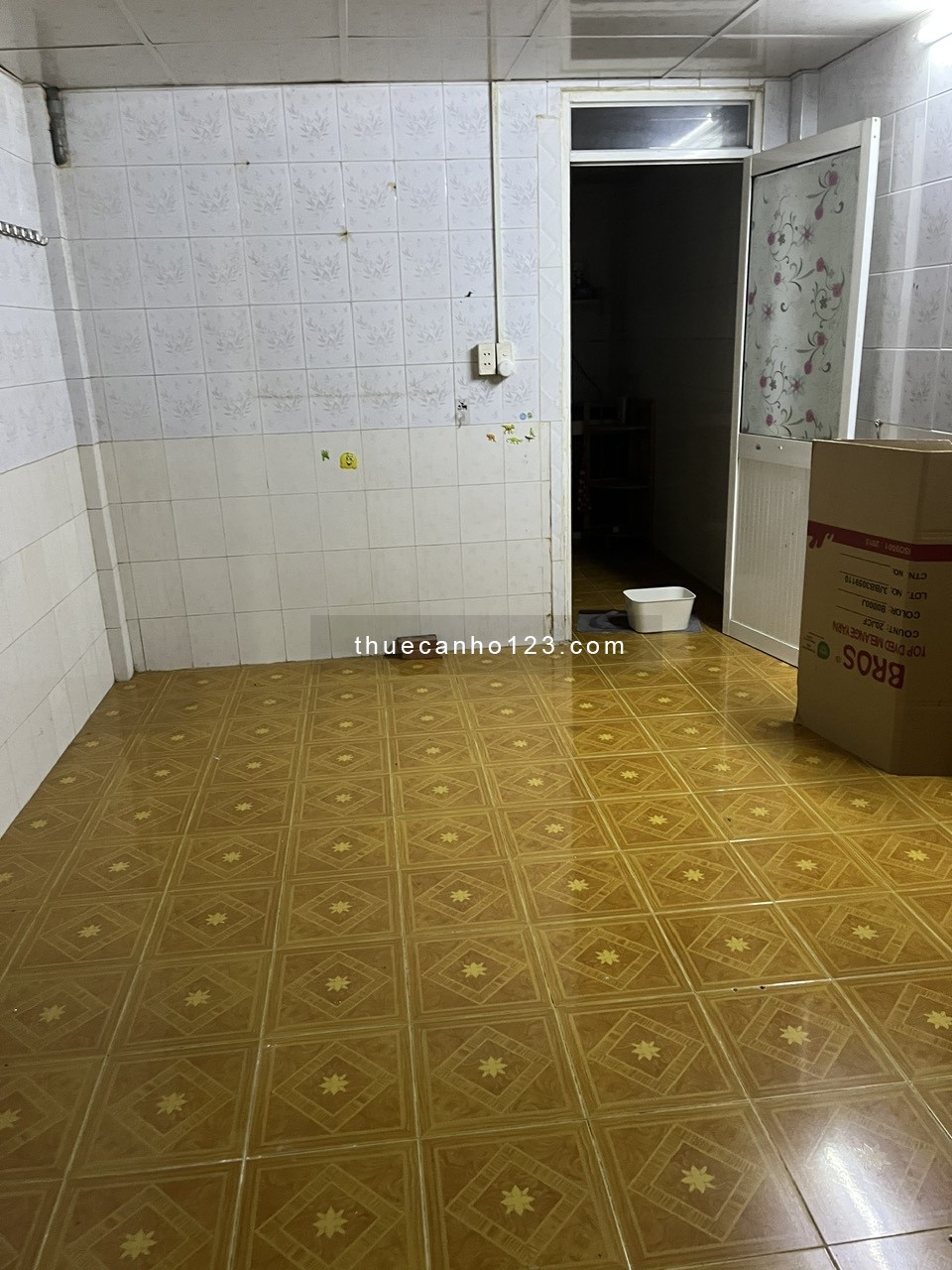 Cho thuê căn hộ diện tích rộng mặt tiền đường Khánh Hội