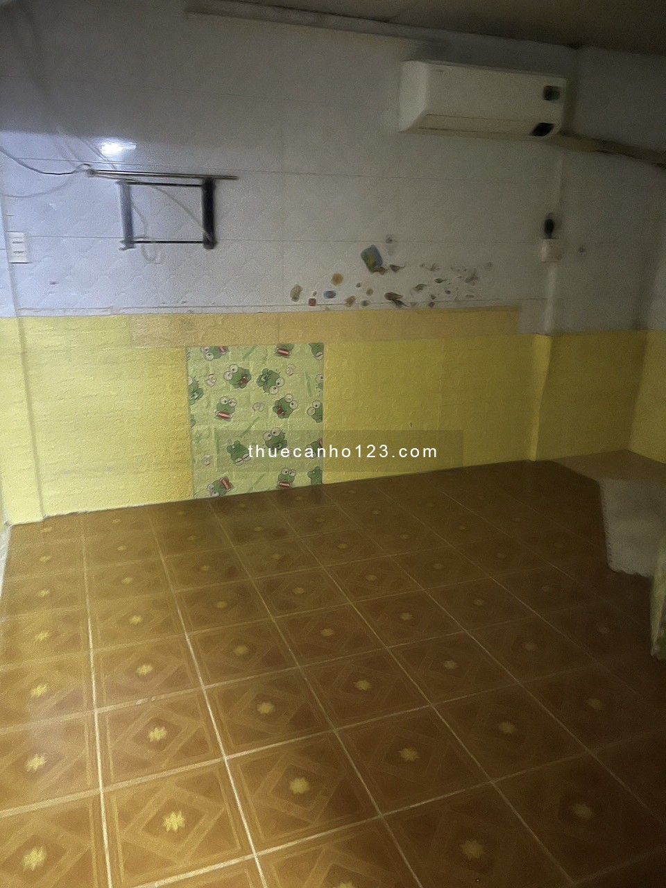 Cho thuê căn hộ diện tích rộng mặt tiền đường Khánh Hội