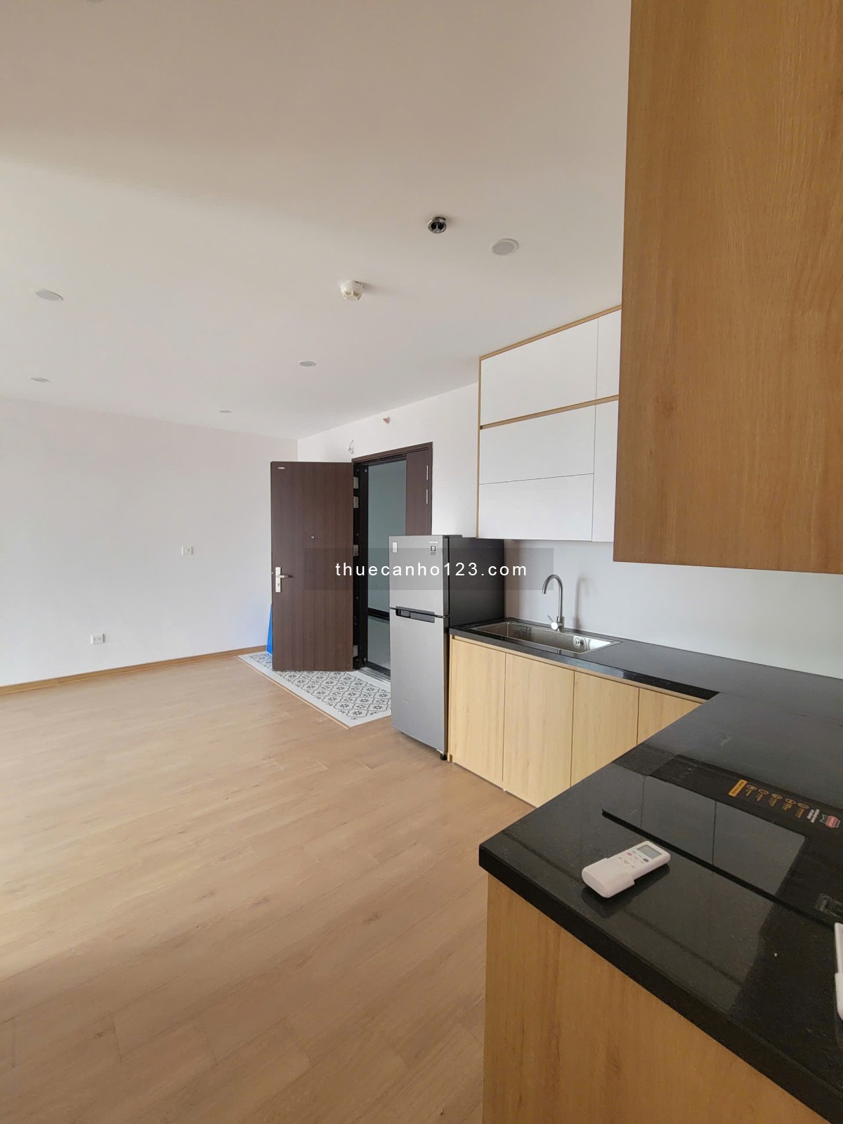 Chung cư mới xây 70m², 2 phòng ngủ, 2 vệ sinh, full nội thất cho thuê