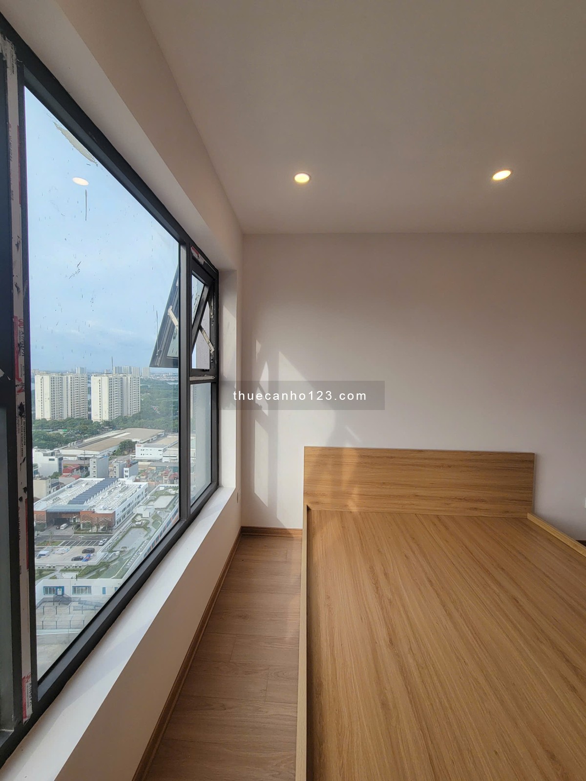 Chung cư mới xây 70m², 2 phòng ngủ, 2 vệ sinh, full nội thất cho thuê