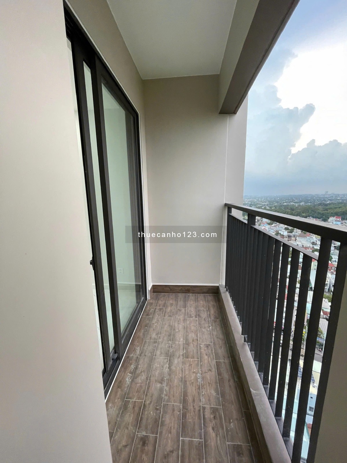 Sốc! Căn Studio Giá thuê chỉ 4tr/tháng có sẵn vài nội thất tại Opal Skyline