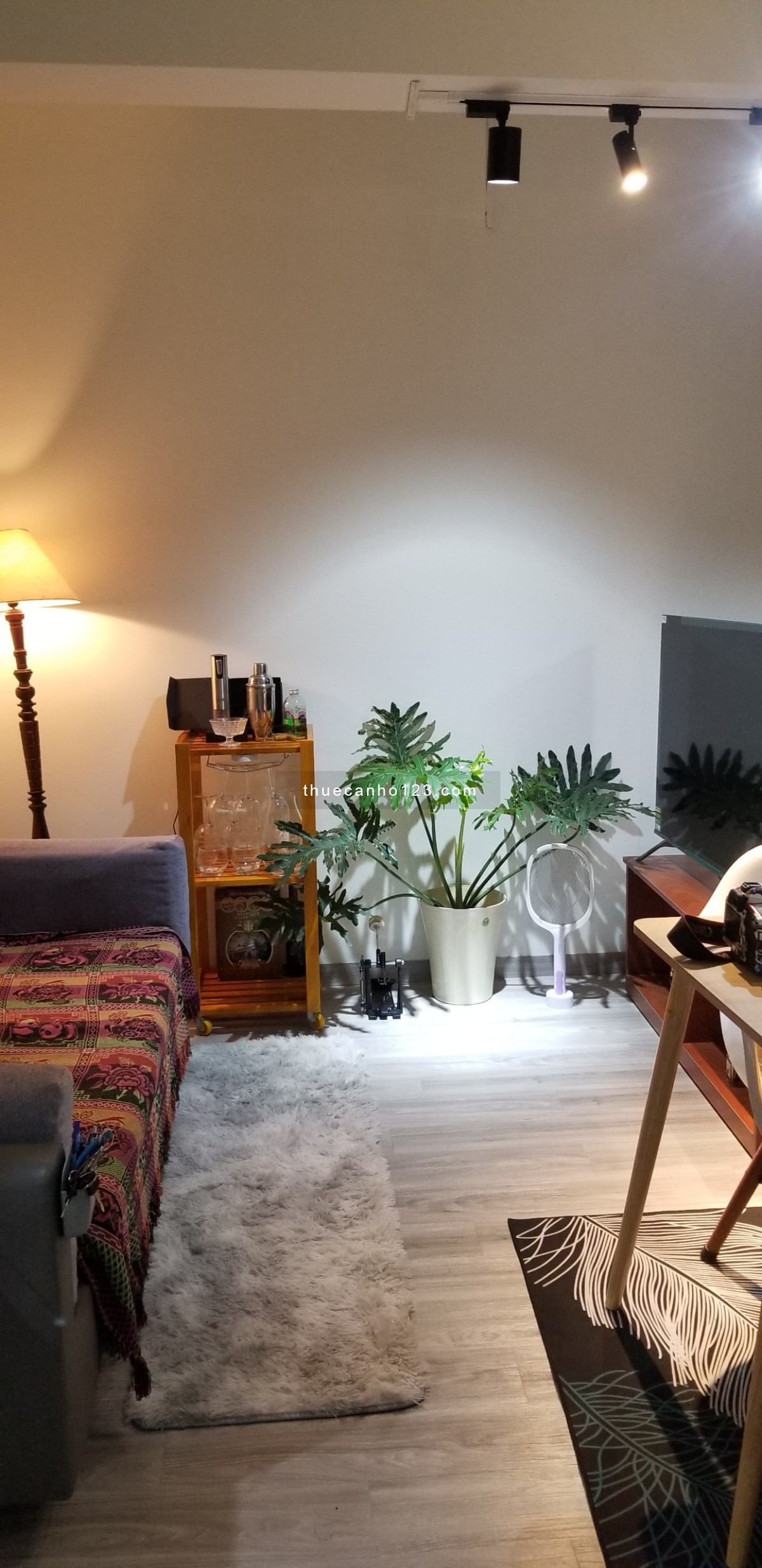 Cho thuê căn 1 phòng ngủ 44m2 tại 109 Nguyễn Biểu, 7.5 Triệu, Lầu 12, View Q1 Q4 có nội thất