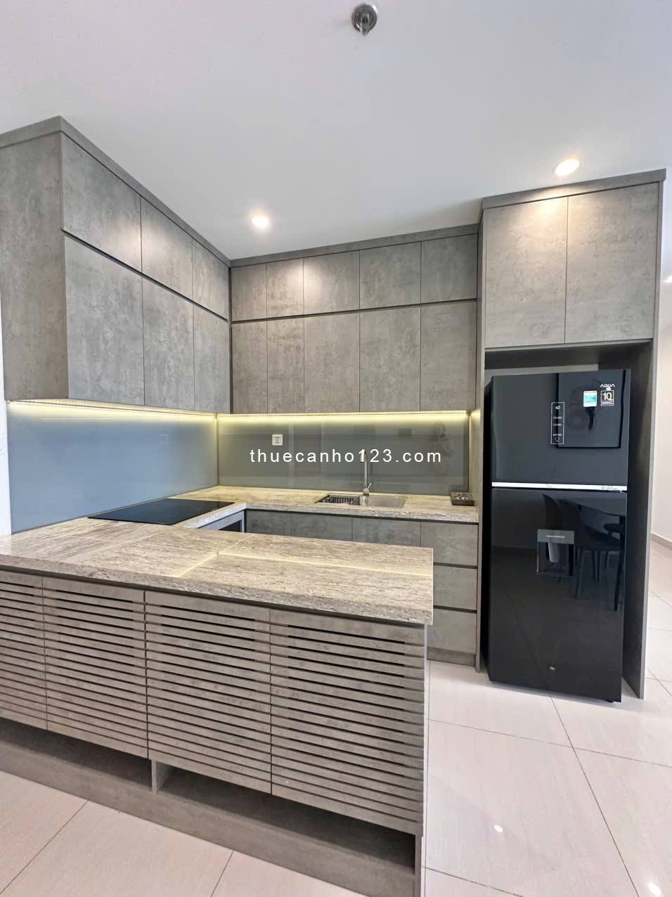 CHO THUÊ căn hộ 2PN, Vinhomes Grand Park Quận 9 Full nội thất. Giá chỉ 7,5 triệu/tháng