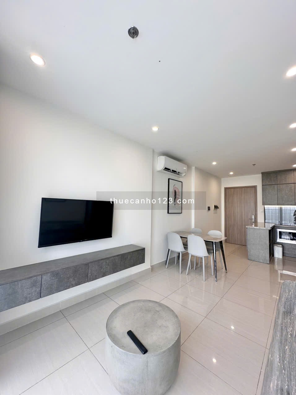 CHO THUÊ căn hộ 2PN, Vinhomes Grand Park Quận 9 Full nội thất. Giá chỉ 7,5 triệu/tháng