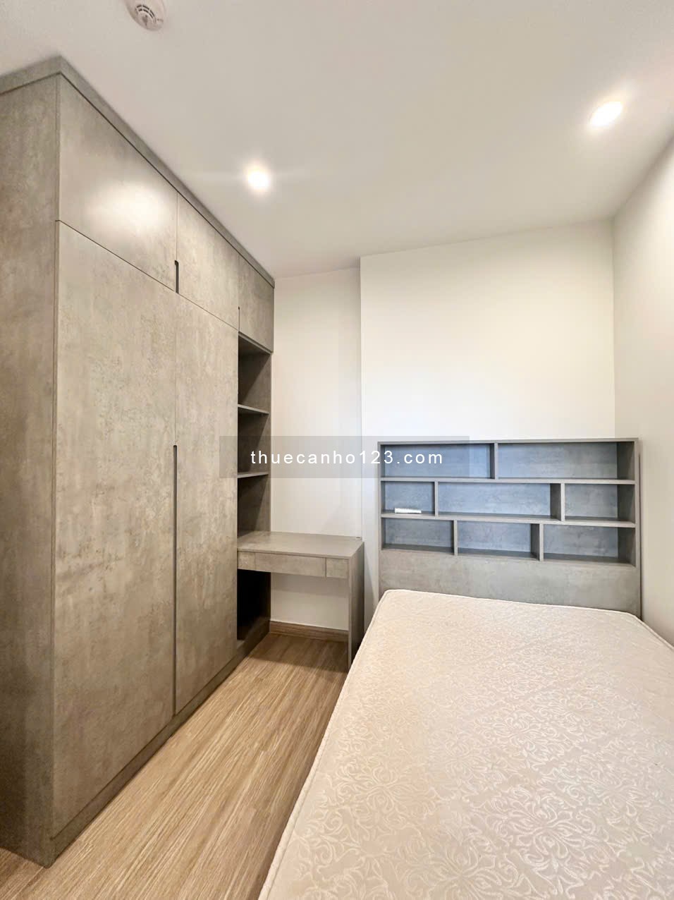 CHO THUÊ căn hộ 2PN, Vinhomes Grand Park Quận 9 Full nội thất. Giá chỉ 7,5 triệu/tháng