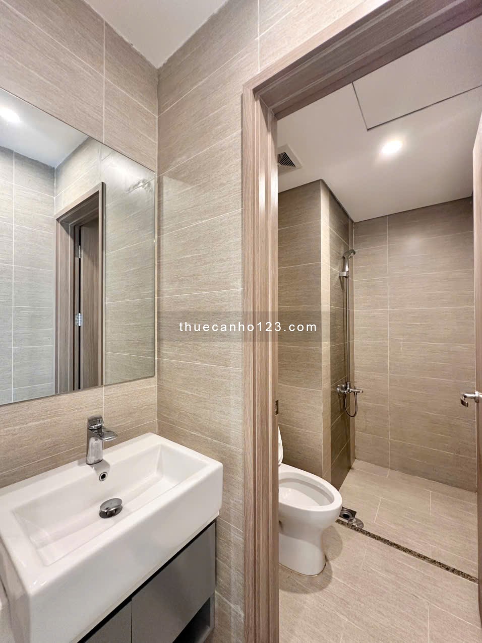 CHO THUÊ căn hộ 2PN, Vinhomes Grand Park Quận 9 Full nội thất. Giá chỉ 7,5 triệu/tháng