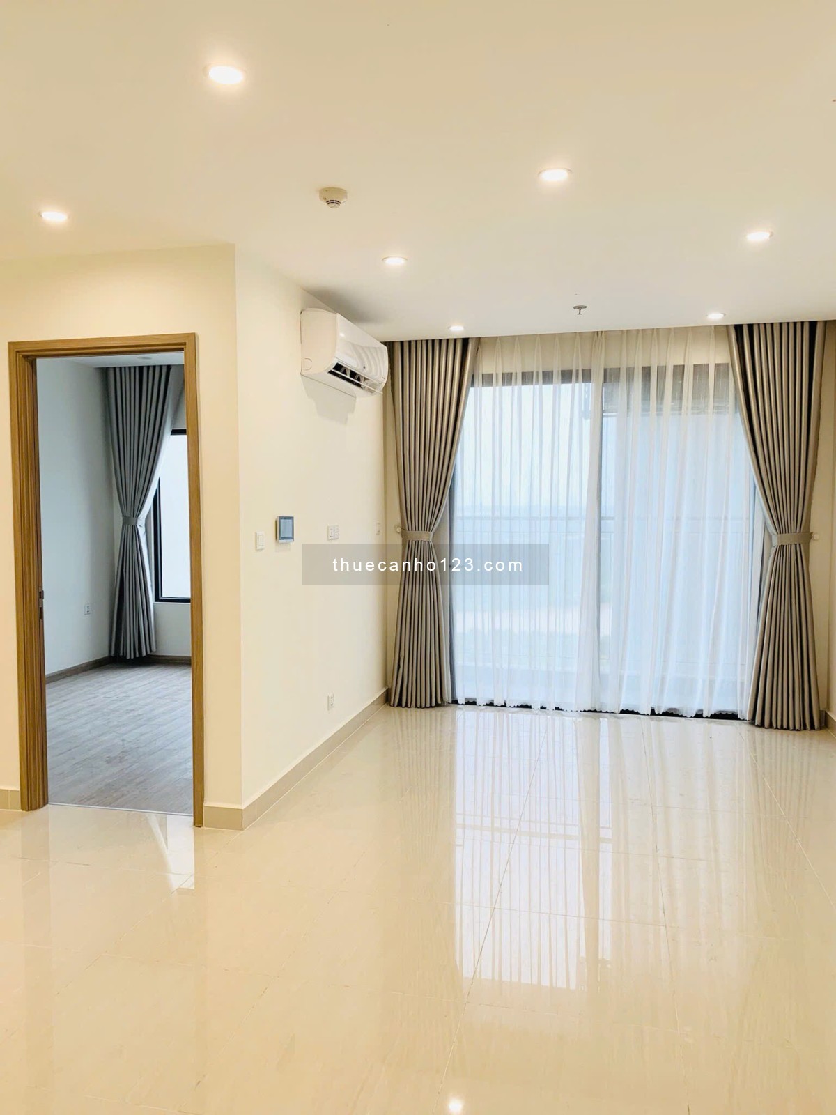 CHO THUÊ căn hộ 1PN+, Vinhomes Grand Park Quận 9 Nội thất cơ bản. Giá chỉ 6 triệu/tháng.
