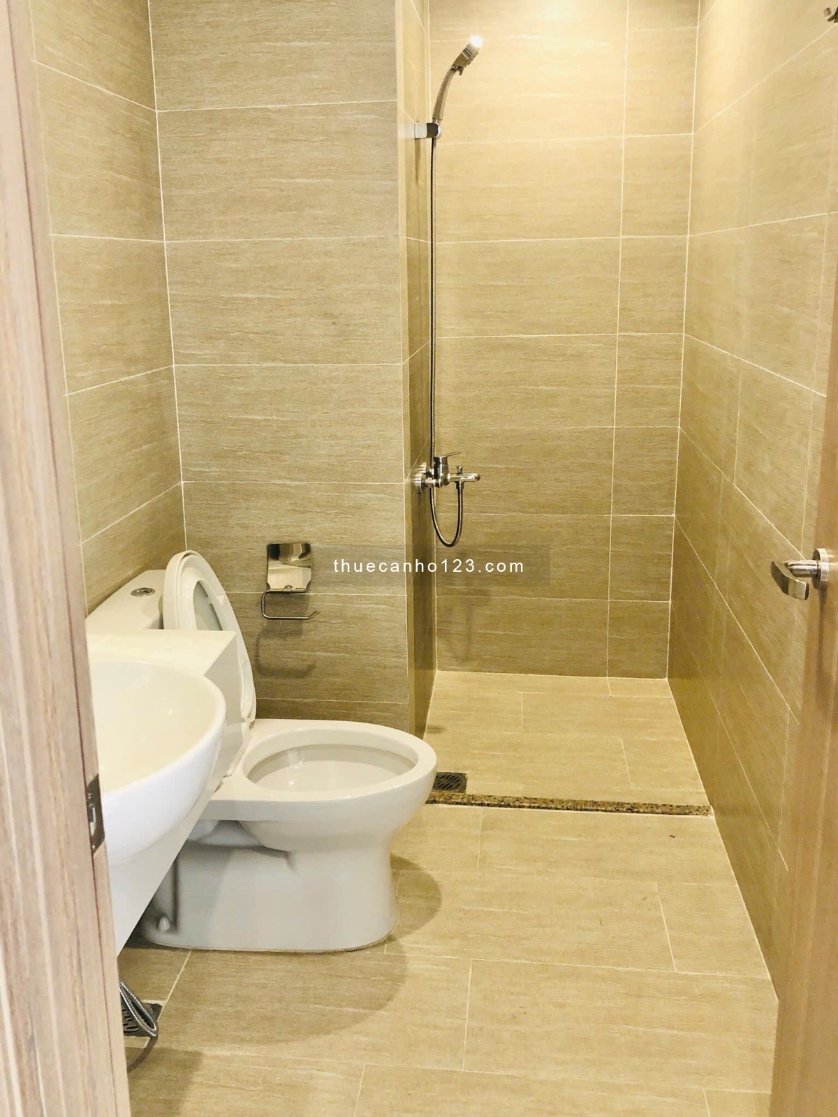 CHO THUÊ căn hộ 1PN+, Vinhomes Grand Park Quận 9 Nội thất cơ bản. Giá chỉ 6 triệu/tháng.