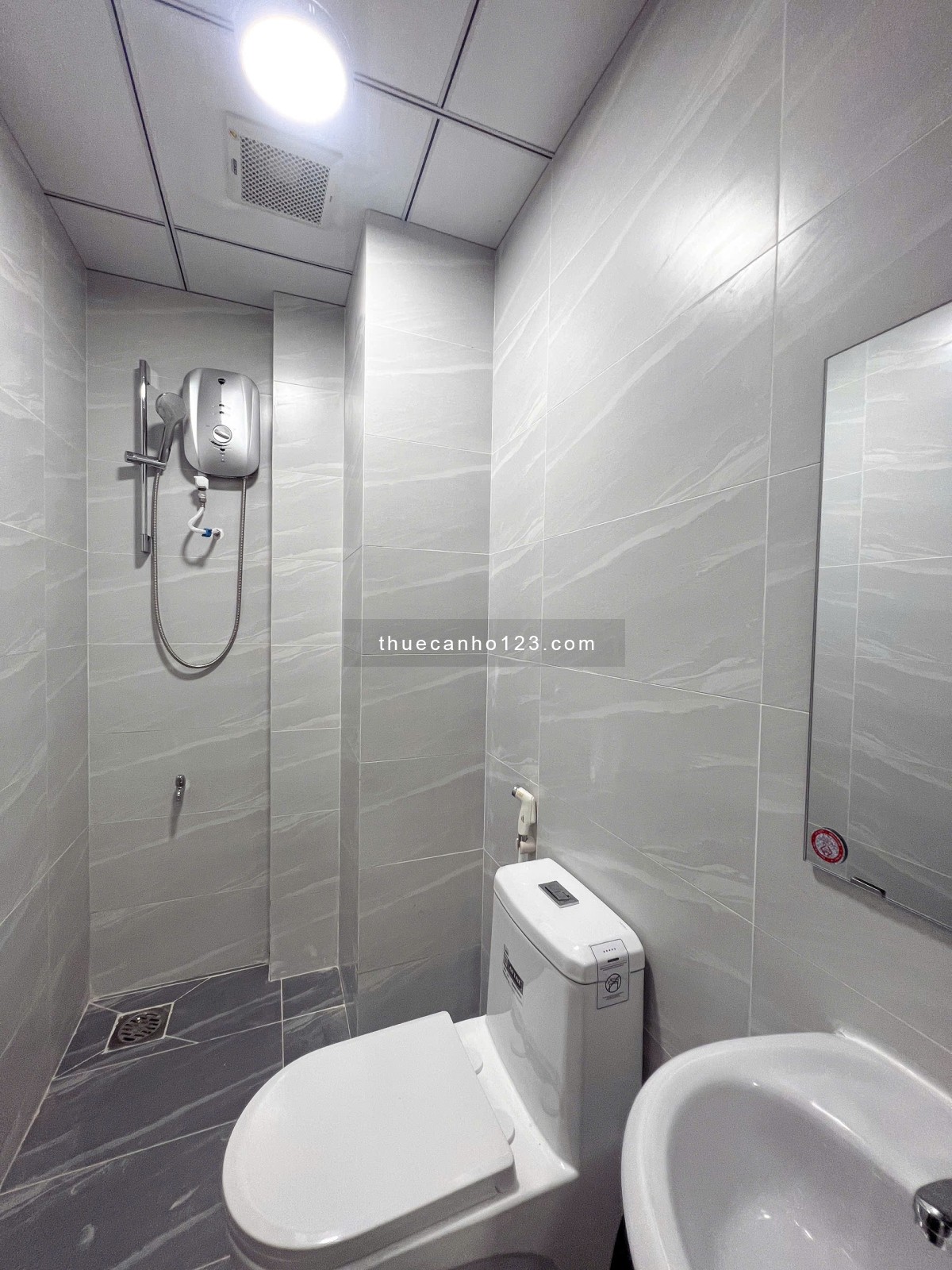 Căn Hộ Mới, Full Nội Thất Thoáng Mát. Ngay Cầu Thị Nghè - Quận 1. Thang Máy, Hầm Xe. Giá Thật.