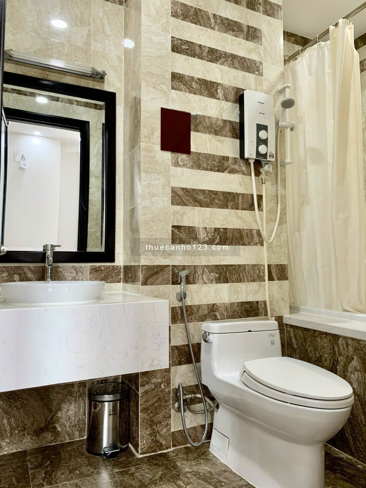 Cho thuê căn hộ 1PN 65m2, Full nội thất, Bồn Tắm, Thang máy, Oto tận nhà, Gần UEF, Hutech, Hồng Bàng