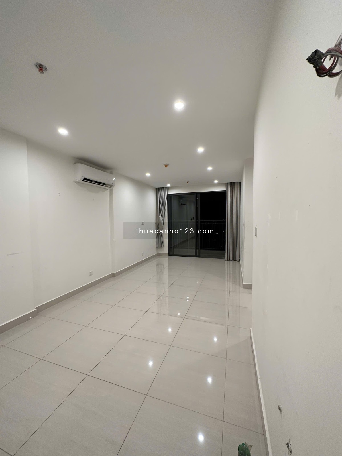 Căn hộ 2PN cho thuê giá siêu rẻ tại Vinhomes Grand Park Q9