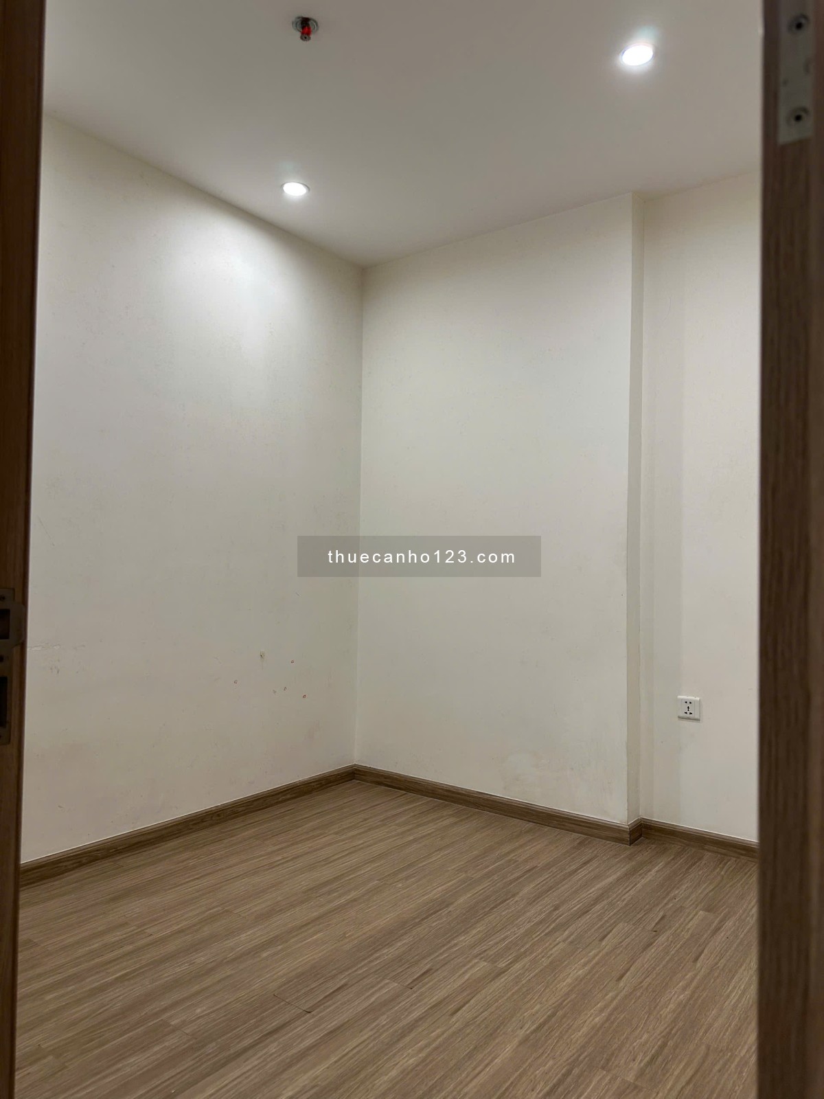 Căn hộ 2PN cho thuê giá siêu rẻ tại Vinhomes Grand Park Q9