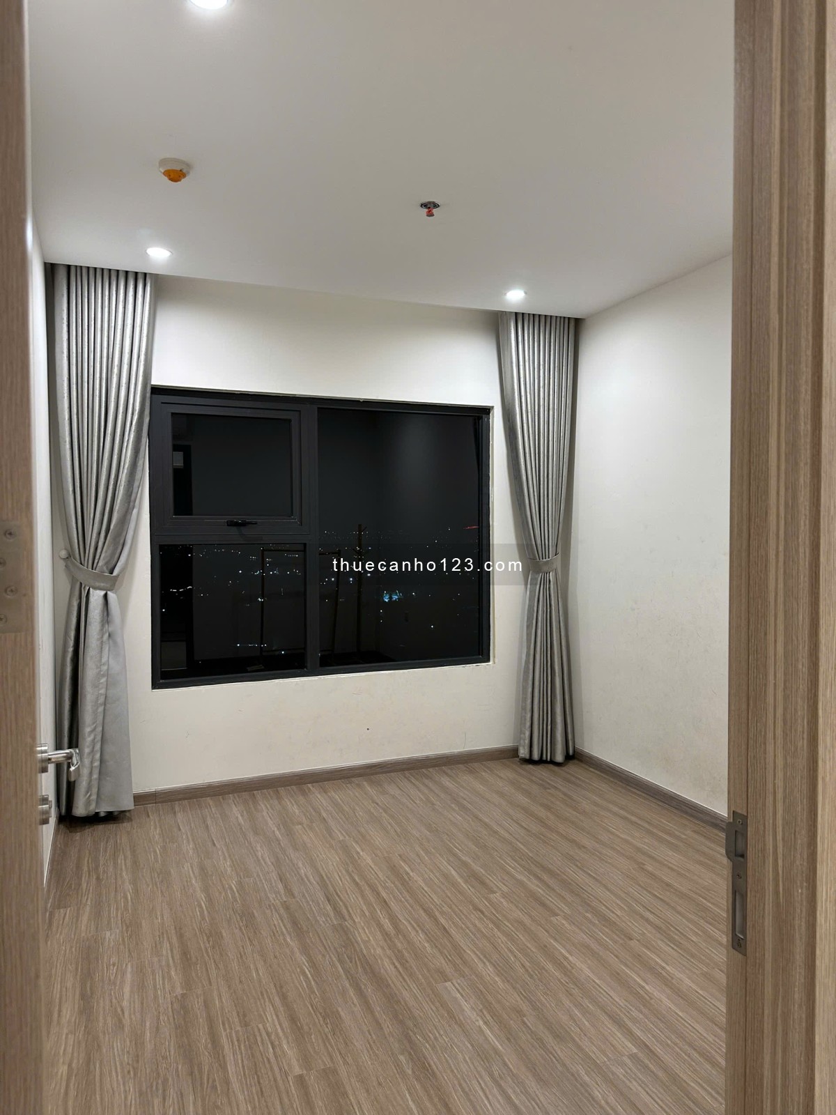 Căn hộ 2PN cho thuê giá siêu rẻ tại Vinhomes Grand Park Q9