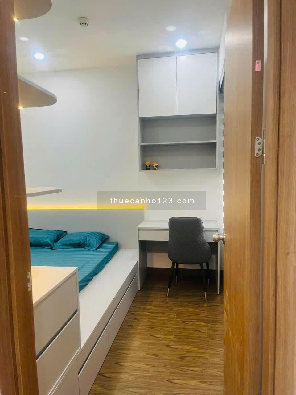 Chung cư CC Sky Center, Phổ Quang, TB: 75m2, NTCC, 2p ngủ, 17 triệu