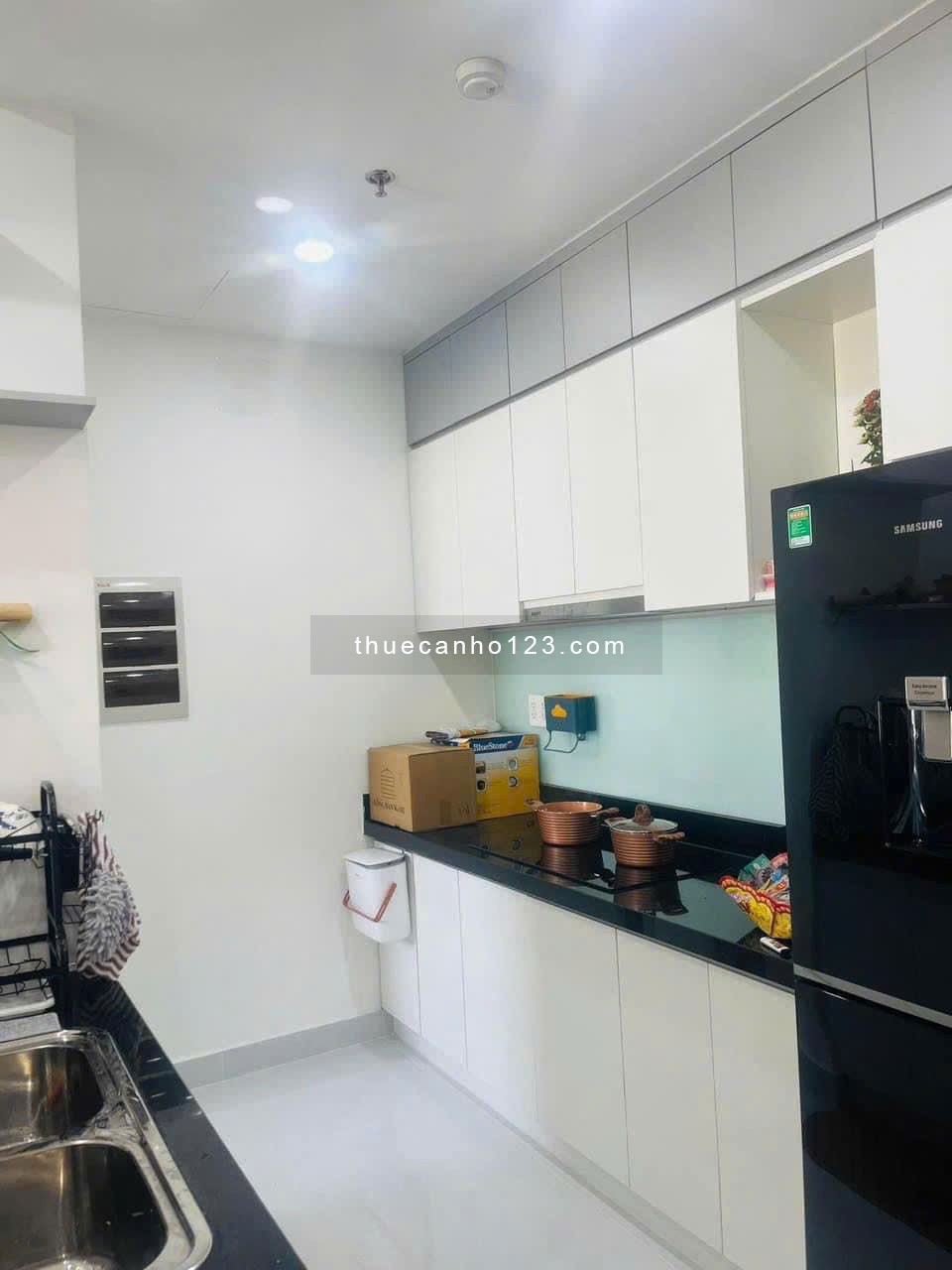 Chung cư CC Sky Center, Phổ Quang, TB: 75m2, NTCC, 2p ngủ, 17 triệu