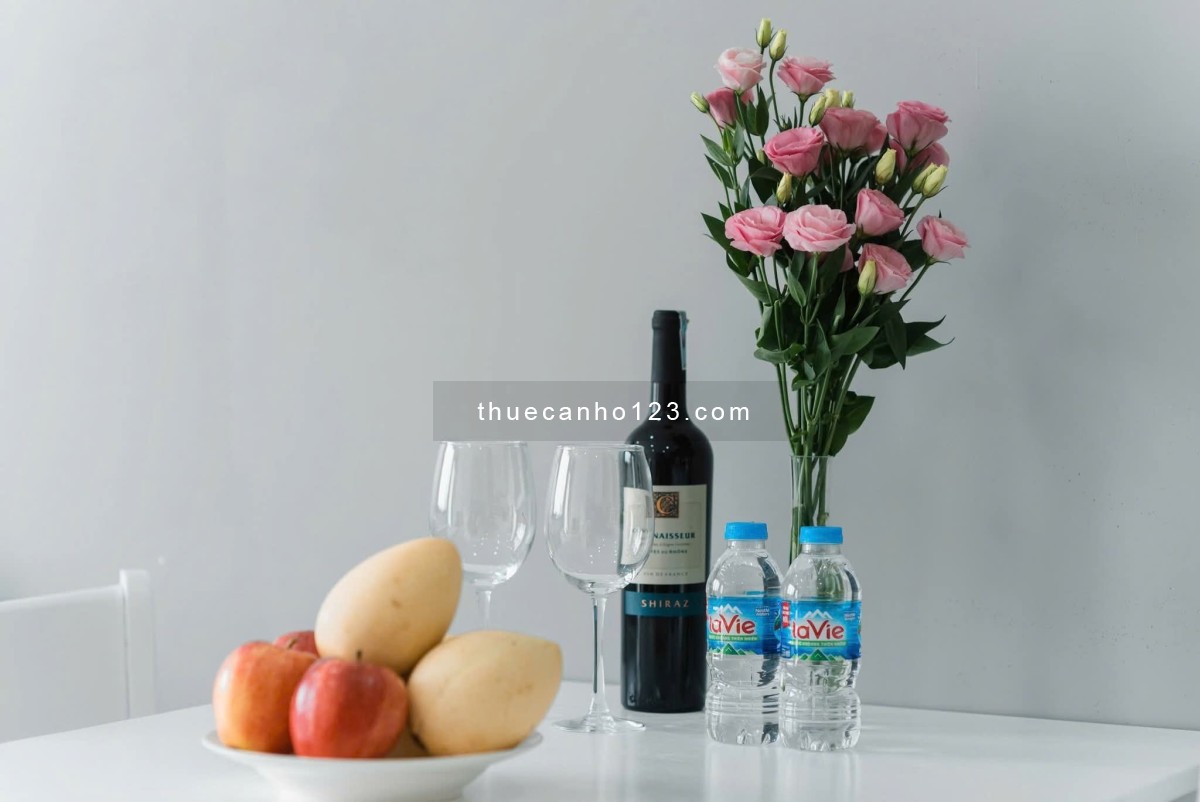 Cho thuê căn hộ Nguyễn Gia Trí ngay HUTECH, gần Q1 – Ở 4 người, 4 xe