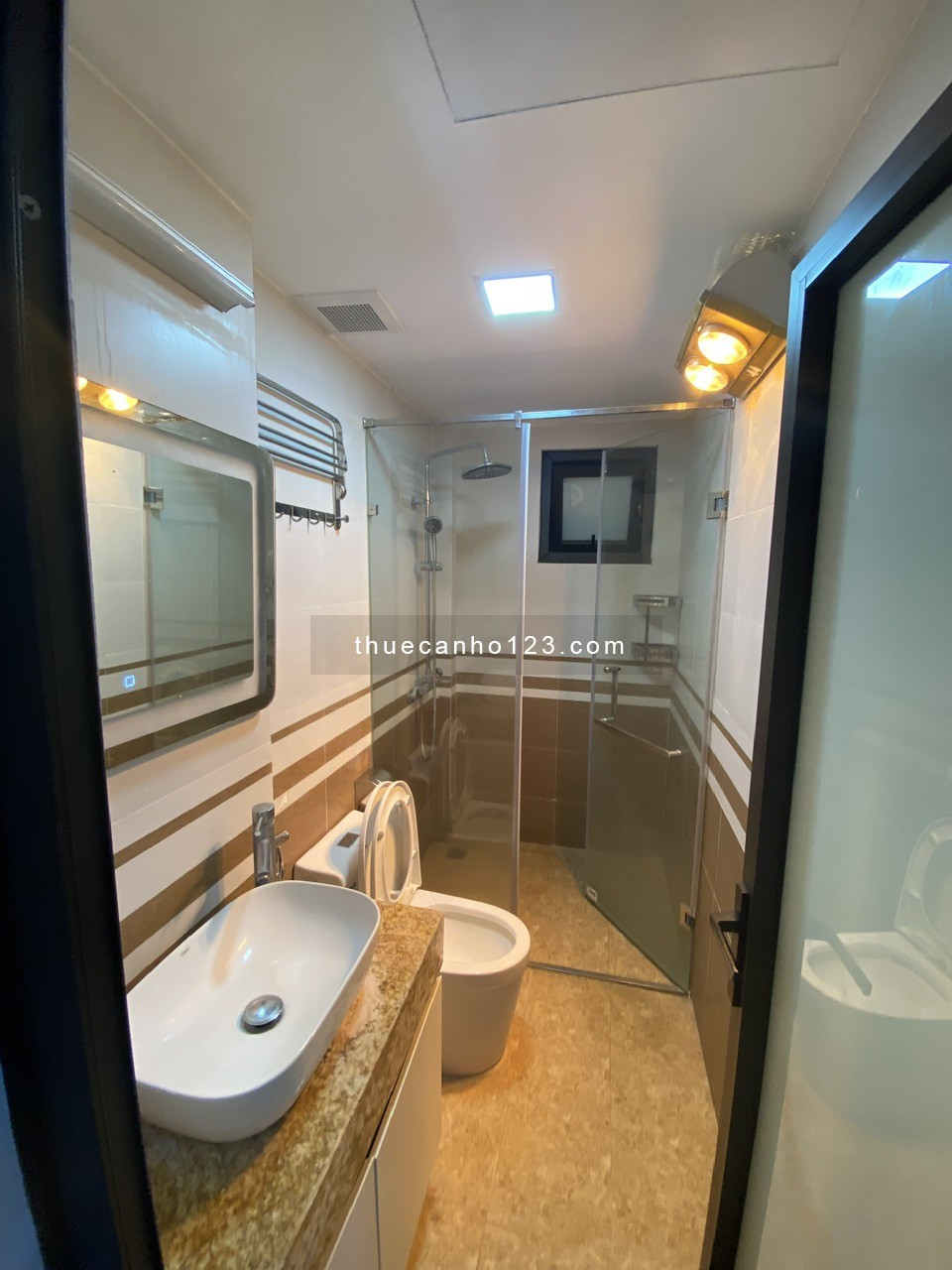 Cho thuê Căn hộ dịch vụ tại ngõ 193 Trích Sài. Ban công rộng thoáng View hồ Tây. Chỉ 6tr