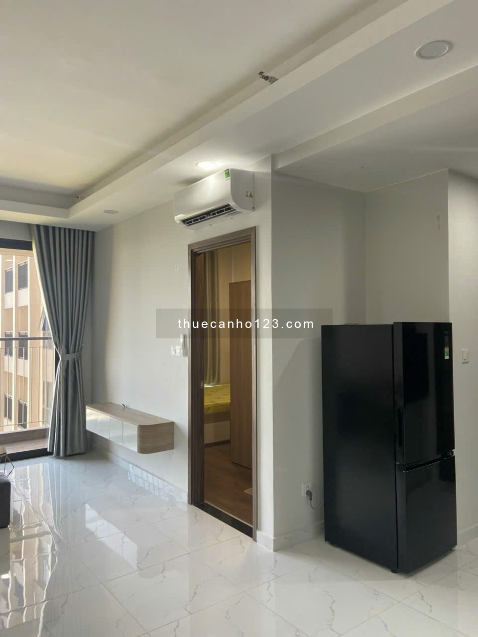 Cho thuê 2PN 2WC có sẵn nội thất cơ bản – Giá chỉ từ 6,5tr/tháng tại Opal Skyline