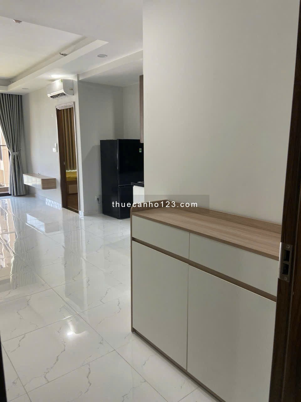 Cho thuê 2PN 2WC có sẵn nội thất cơ bản – Giá chỉ từ 6,5tr/tháng tại Opal Skyline