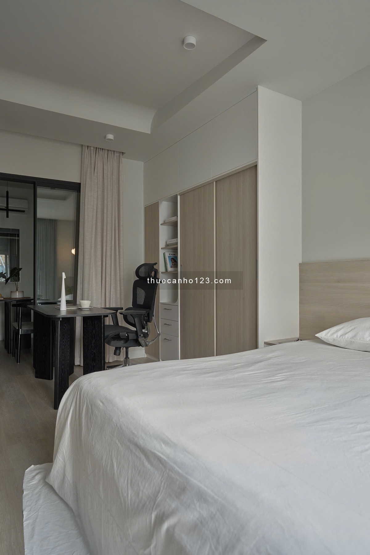 Cho thuê căn hộ 1PN full nội thất cao cấp, ban công thoáng mát Nguyễn Thái Bình quận 1 gần Bùi Viện