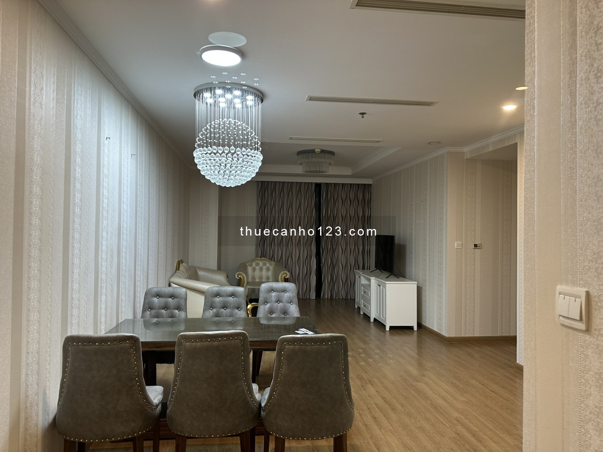 Cho thuê căn góc tầng trung Royal City 3 phòng ngủ full ánh sáng tự nhiên