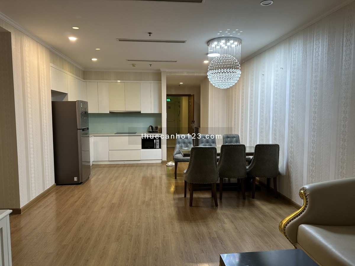 Cho thuê căn góc tầng trung Royal City 3 phòng ngủ full ánh sáng tự nhiên