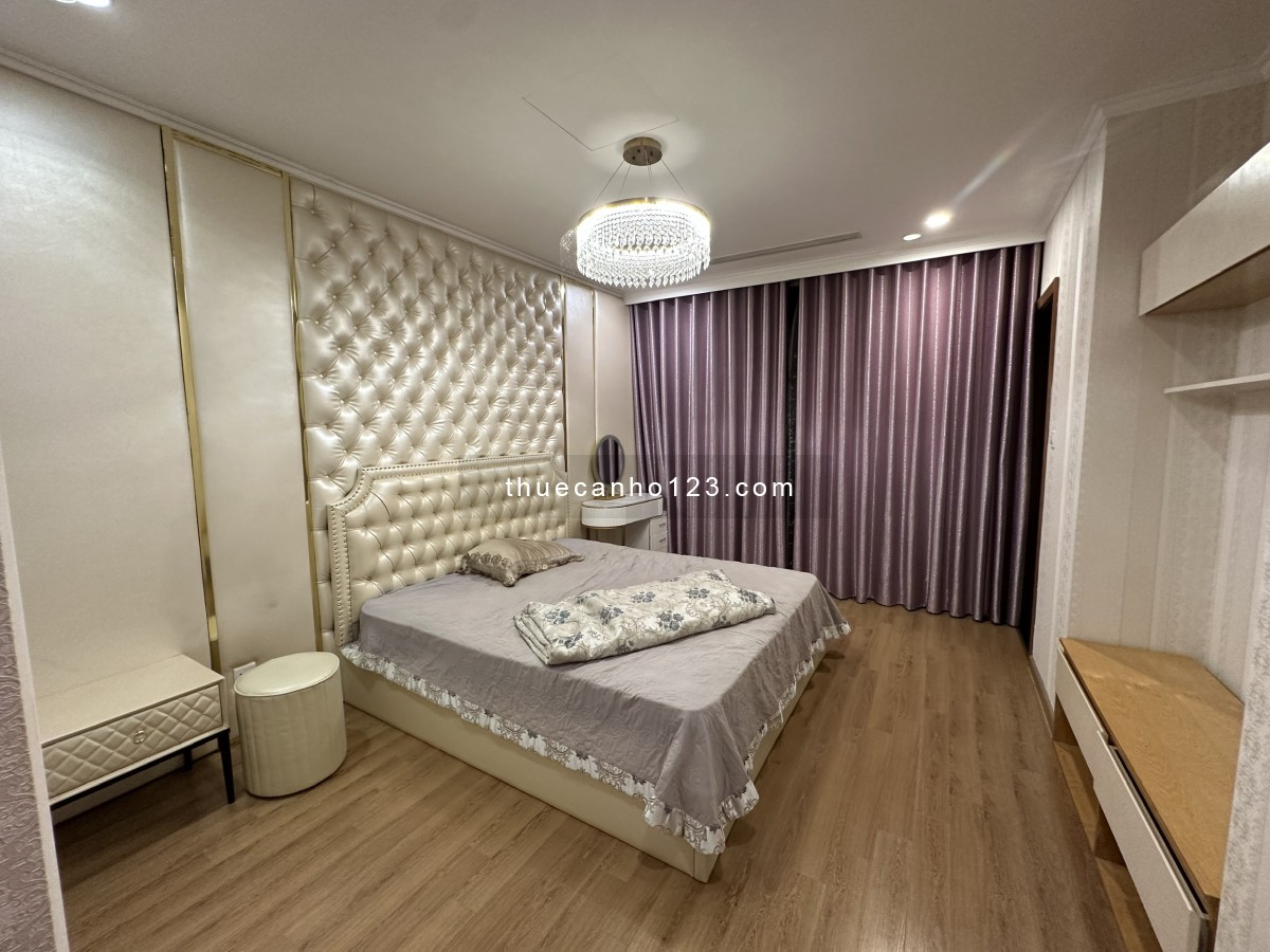 Cho thuê căn góc tầng trung Royal City 3 phòng ngủ full ánh sáng tự nhiên