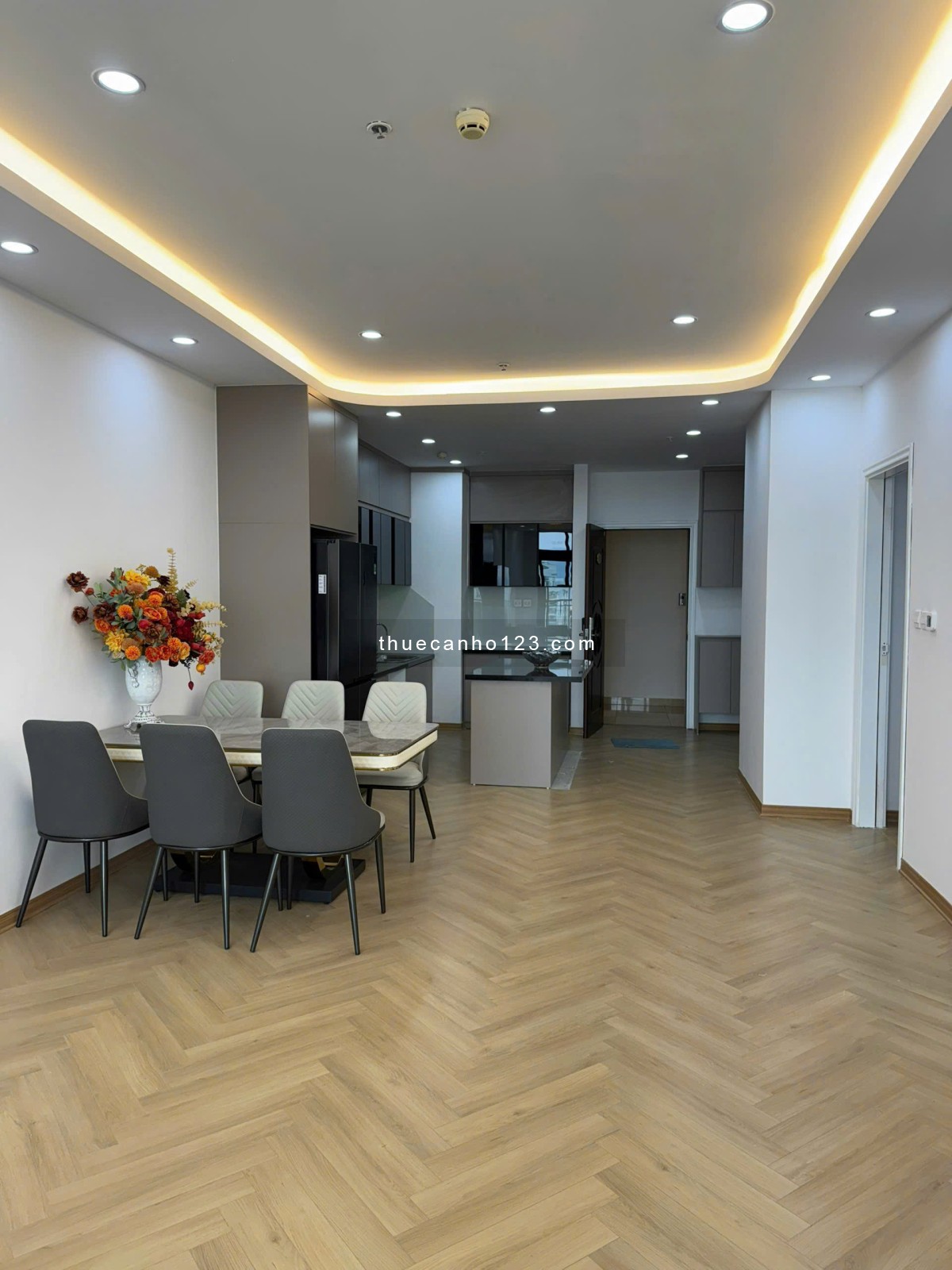 Cho thuê căn 2 ngủ giá 17T, 3N giá 19 tr Royal city giá rẻ nhất thị trường, LH: 0912 396 400