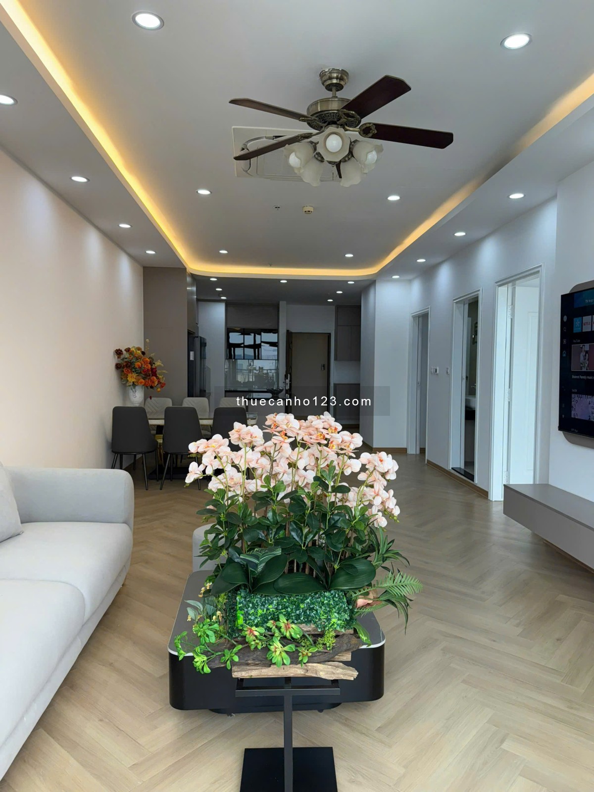 Cho thuê căn 2 ngủ giá 17T, 3N giá 19 tr Royal city giá rẻ nhất thị trường, LH: 0912 396 400