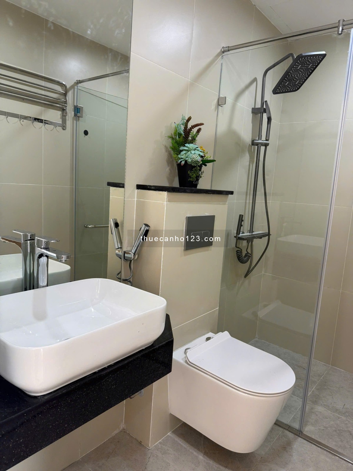 Cho thuê căn 2 ngủ giá 17T, 3N giá 19 tr Royal city giá rẻ nhất thị trường, LH: 0912 396 400