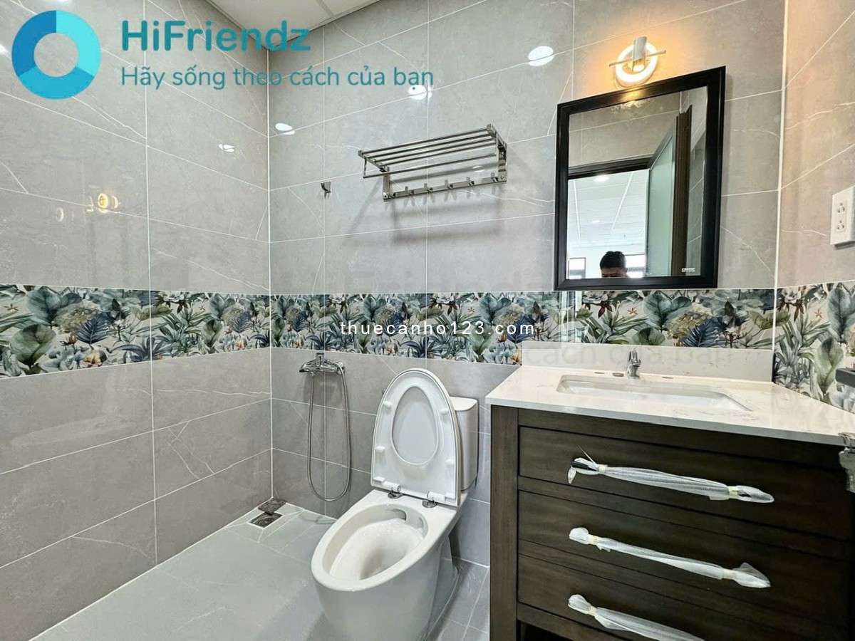 Căn Hộ 2 Phòng Ngủ, Ban Công Rộng 76m2, Full Nội Thất. Toà Nhà Thang Máy, Bảo Vệ. Ngay Hàng Xanh