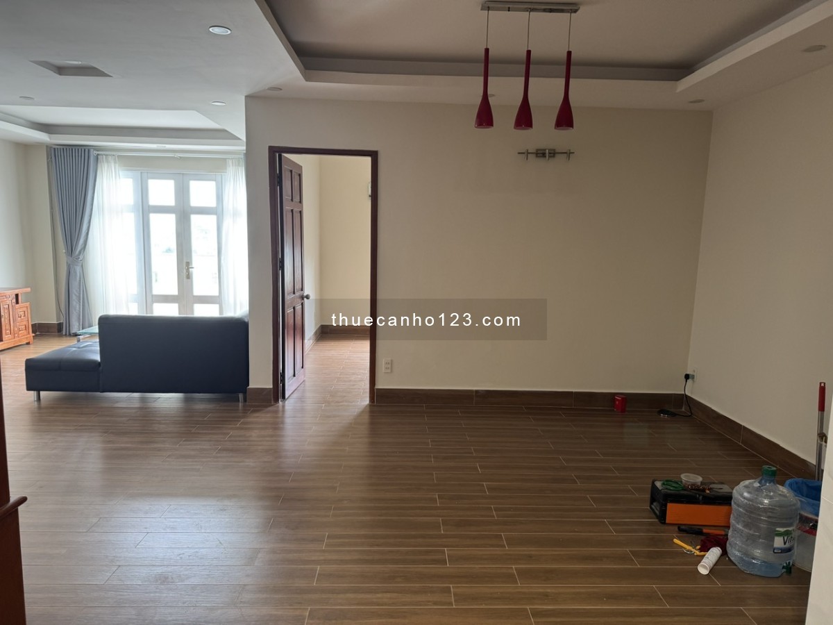 Cho thuê căn hộ 107 m2, chung cư B2 số 590 Cách Mạng Tháng Tám, quận 3