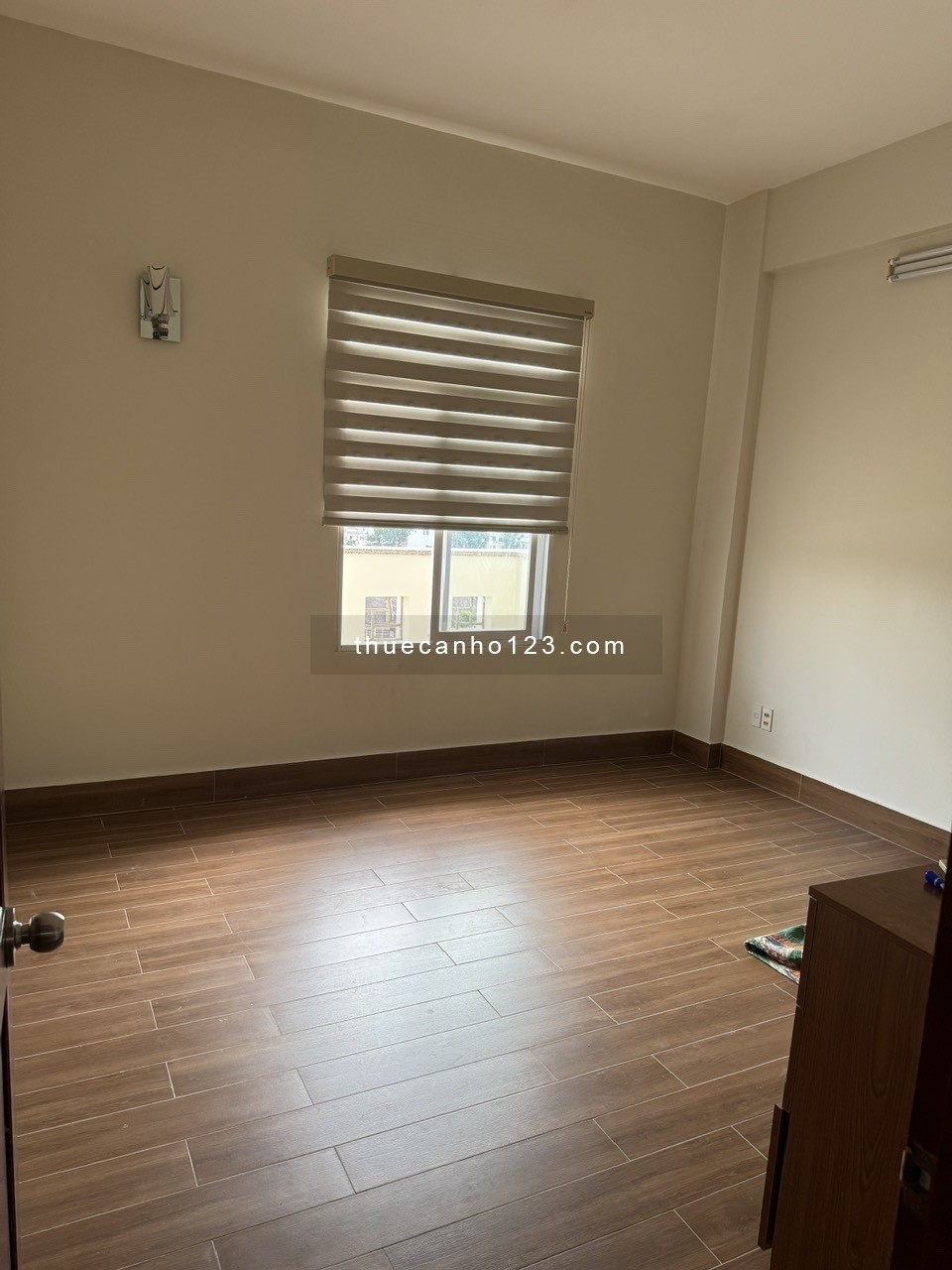 Cho thuê căn hộ 107 m2, chung cư B2 số 590 Cách Mạng Tháng Tám, quận 3