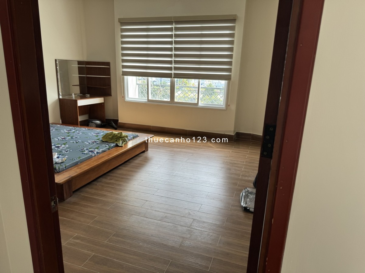 Cho thuê căn hộ 107 m2, chung cư B2 số 590 Cách Mạng Tháng Tám, quận 3