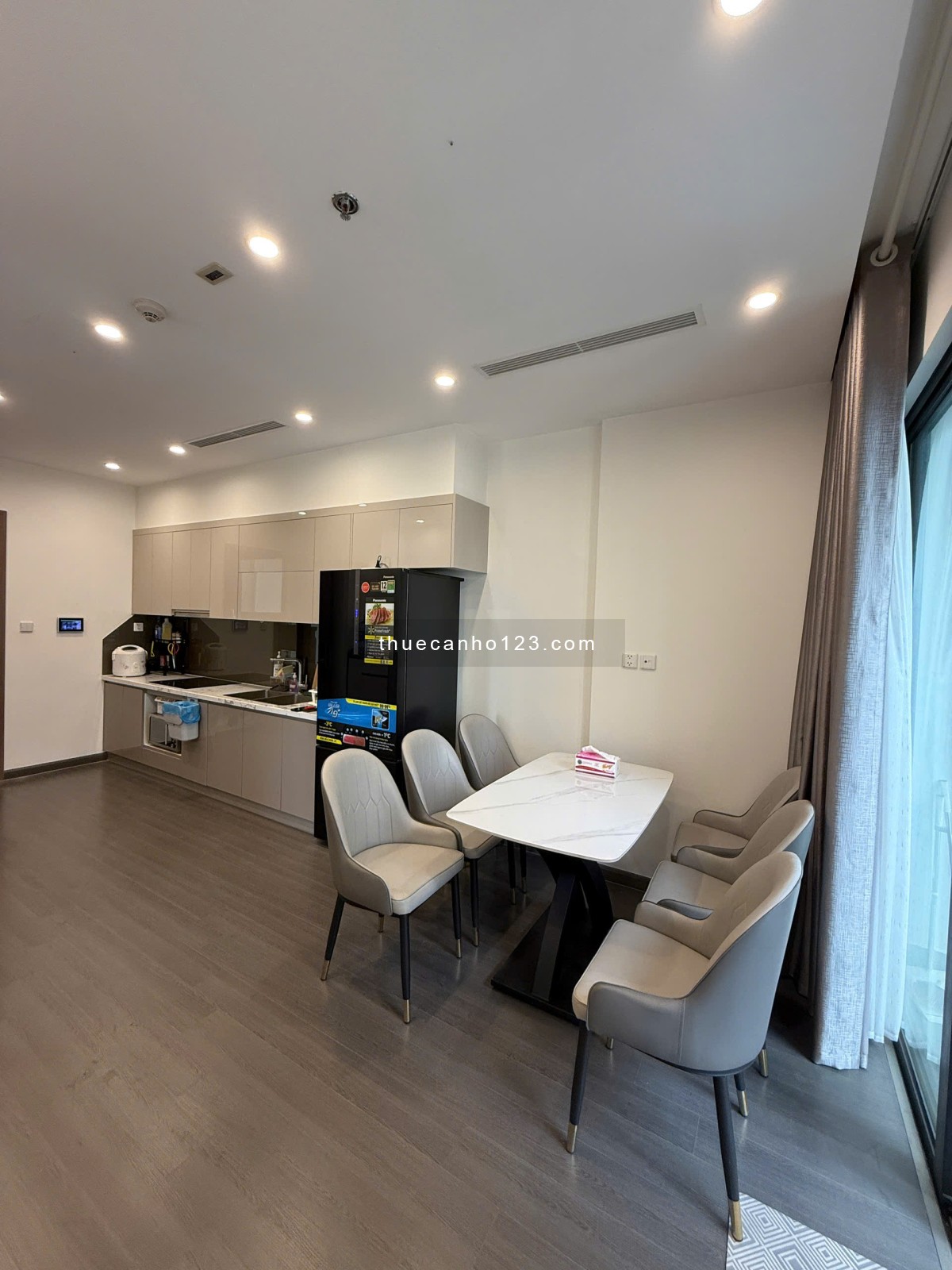 Cho thuê căn GÓC 2PN2WC full đồ như hình tầng đẹp view nội khu và bể bơi giá thuê 13tr vào ở ngay