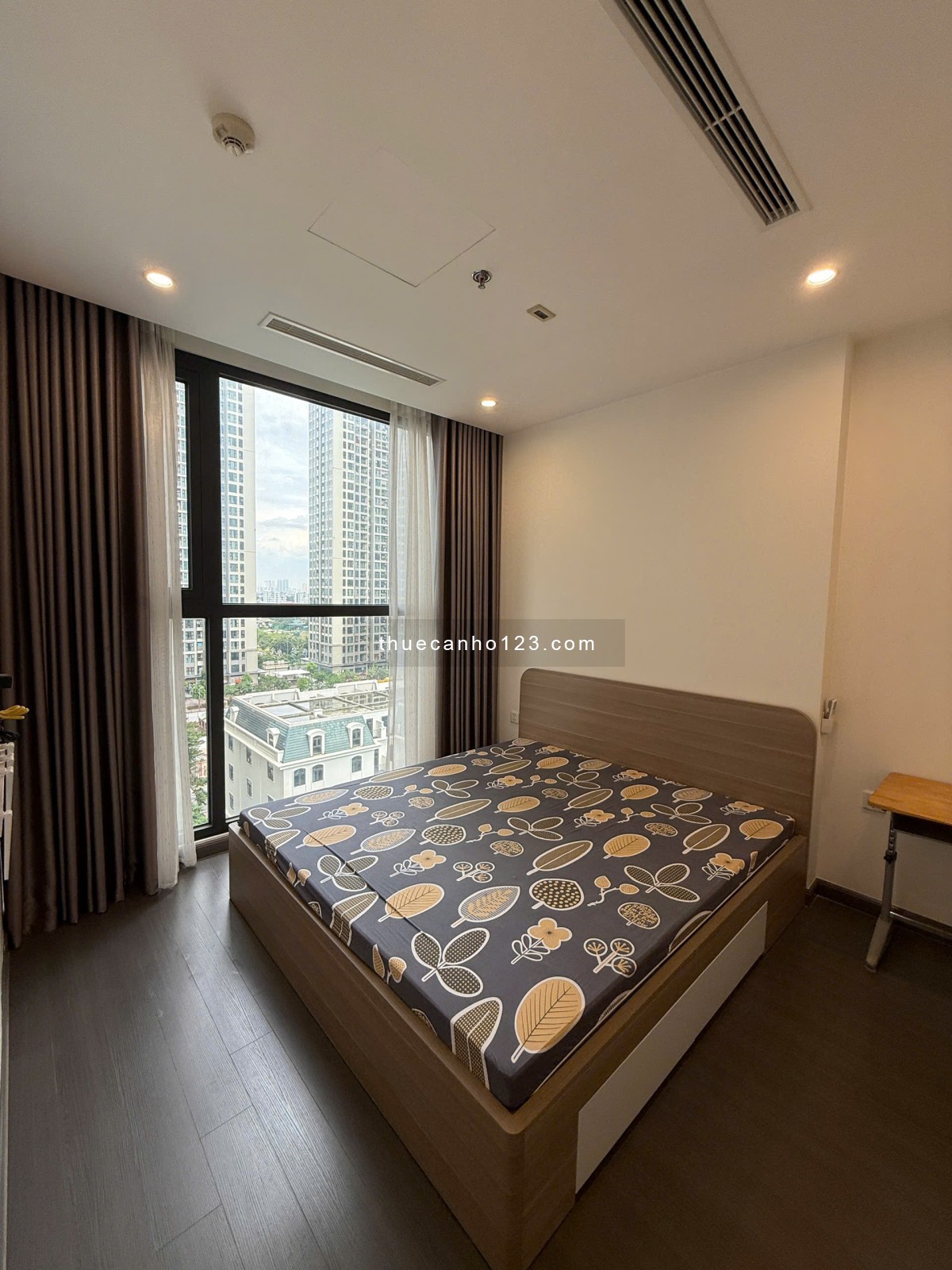 Cho thuê căn GÓC 2PN2WC full đồ như hình tầng đẹp view nội khu và bể bơi giá thuê 13tr vào ở ngay