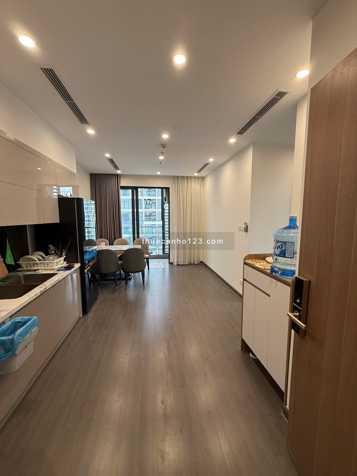 Cho thuê căn GÓC 2PN2WC full đồ như hình tầng đẹp view nội khu và bể bơi giá thuê 13tr vào ở ngay