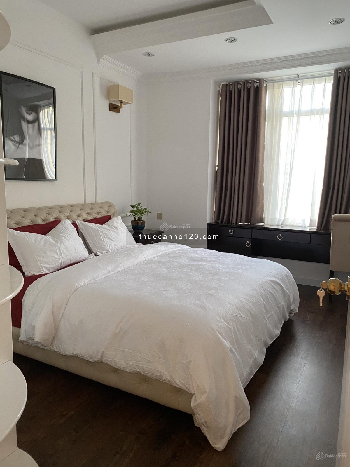 Cho thuê căn hộ The Manor, 3 phòng ngủ, lầu cao view đẹp, nội thất cao cấp giá 25 triệu/tháng baphí