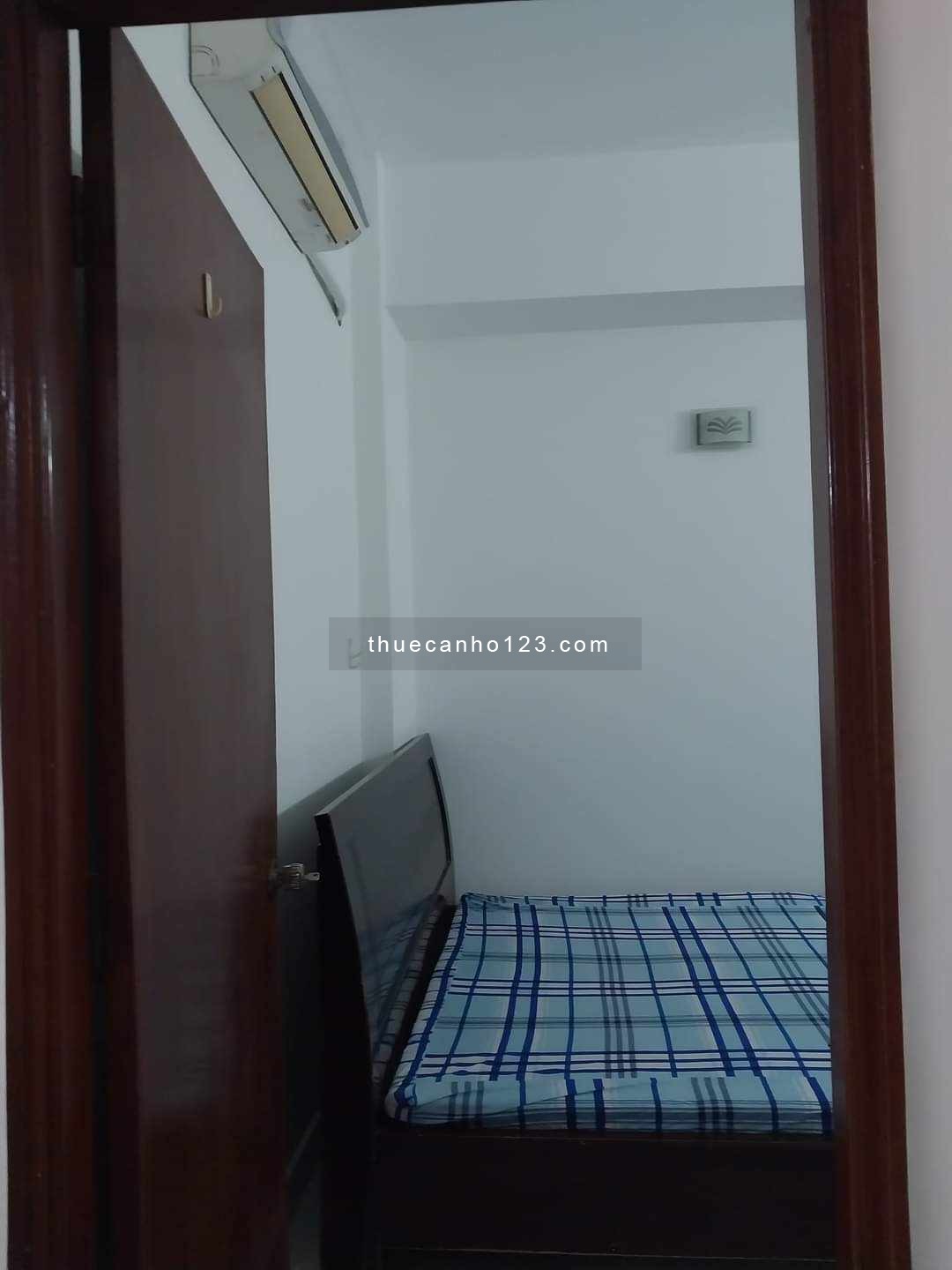 Cần cho thuê gấp căn hộ Vạn đô Q4 , Dt 85m2, 2phòng ngủ, nhà có nội thất đầy đủ, nhà rộng thoáng má